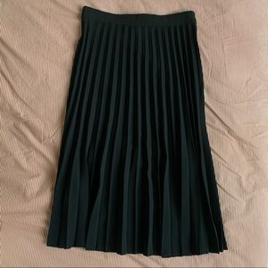 Black Everlane pleated midi skirt
